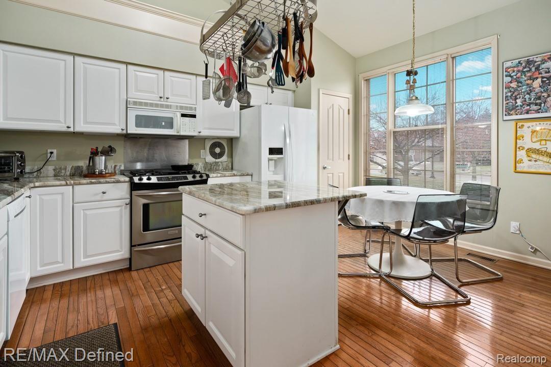 1515 Ford Court Rochester, MI 48306 - Photo 6 of 34 1515-Ford-Ct-06.jpg