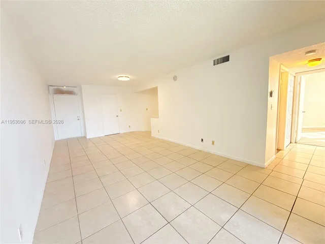 $1,800 | 210 Lake Pointe Drive, Unit 210, Oakland Park, FL 33309