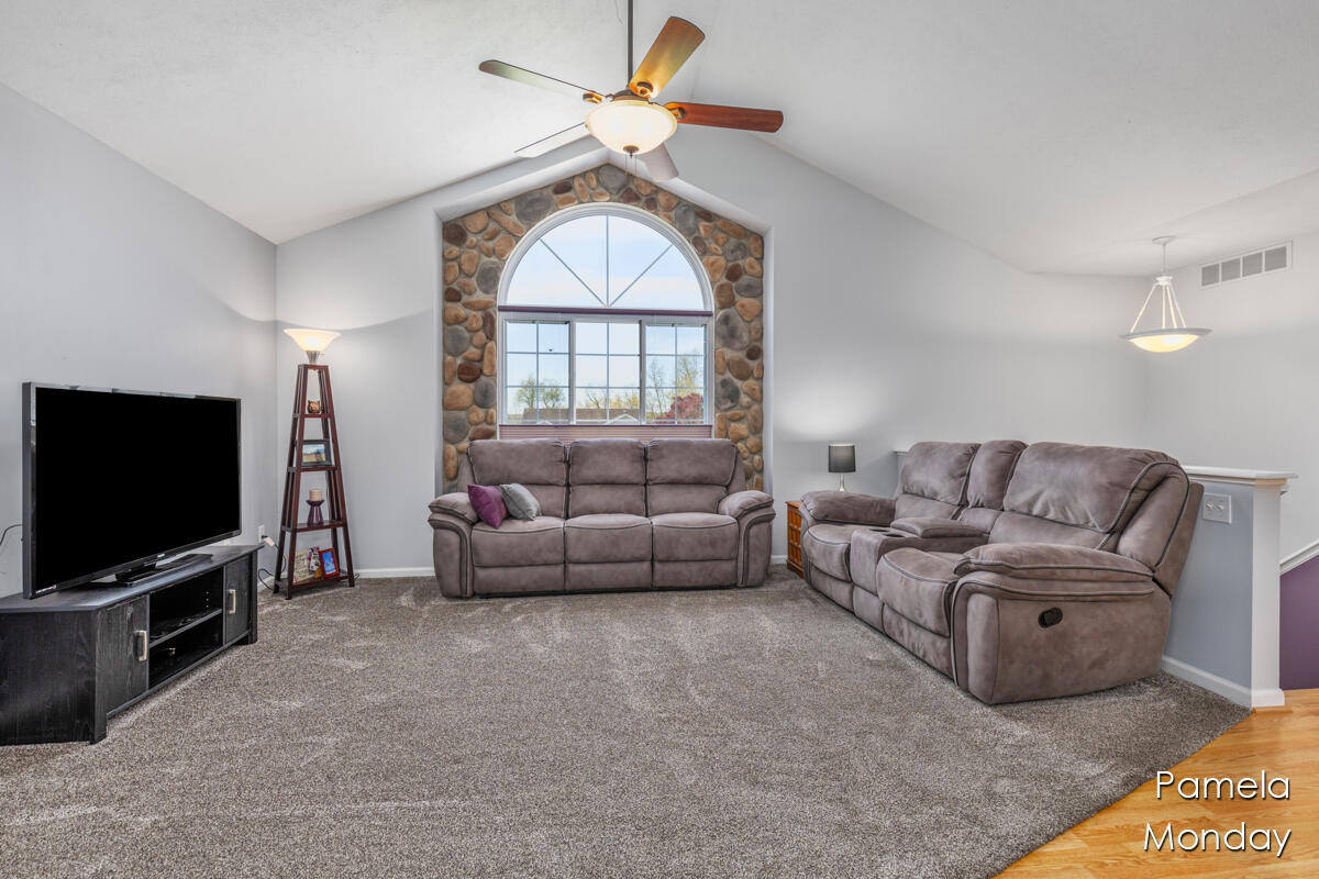 11525 Barnsley Road Lowell, MI 49331 - Photo 2 of 20 IMG_1002