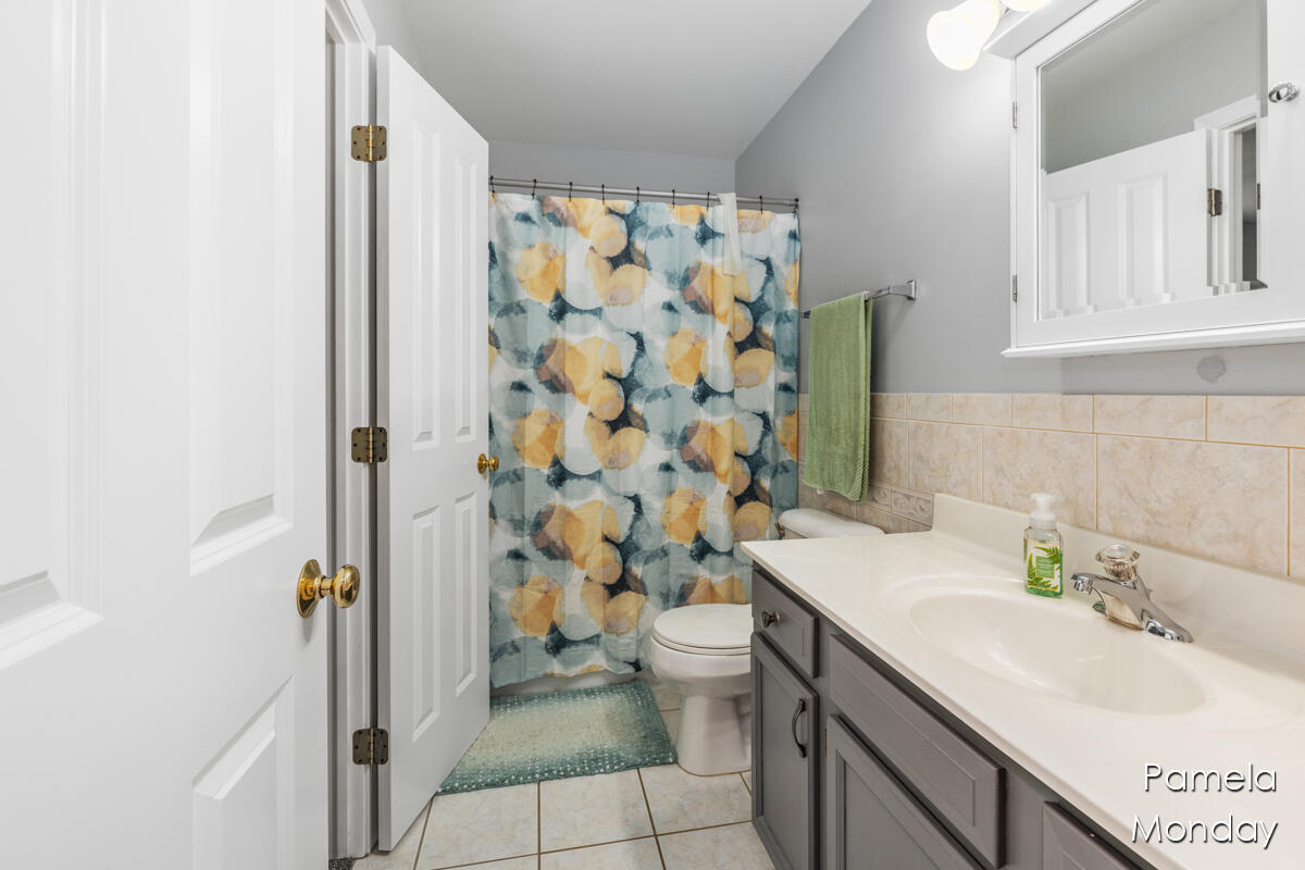 11525 Barnsley Road Lowell, MI 49331 - Photo 10 of 20 IMG_1010