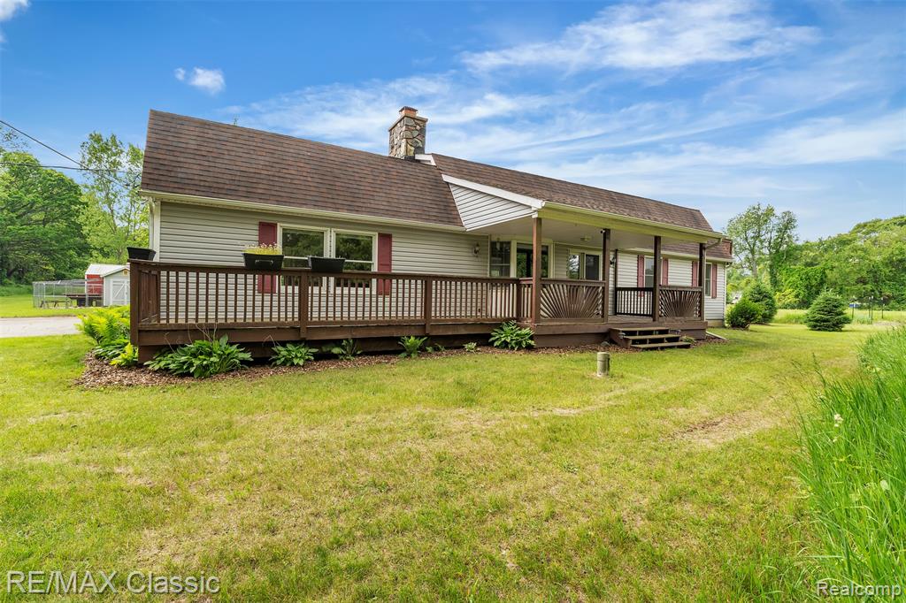917 Middle Road Highland, MI 48357 - Photo 3 of 97