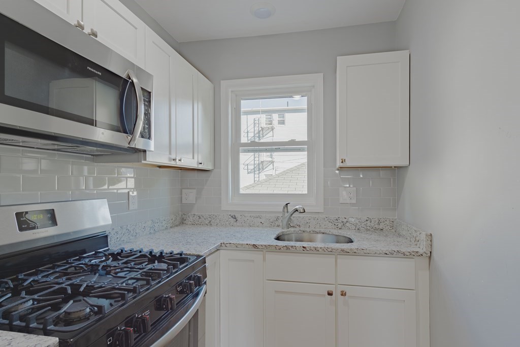 159 Baker Street Fall River, MA 02721 - Photo 8 of 42