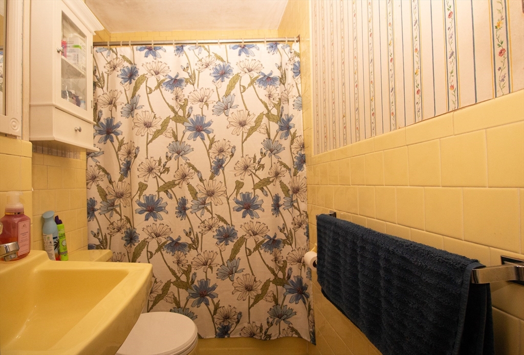 18 Steele Street Worcester, MA 01607 - Photo 40 of 41