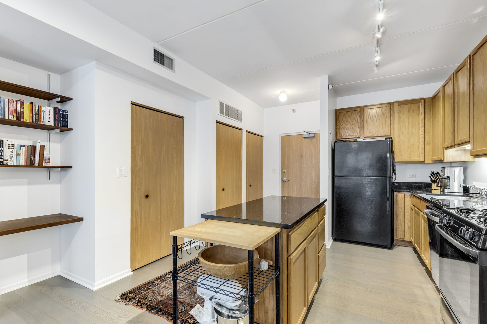 515 Main Street, Unit 308 Evanston, IL 60202 - Photo 2 of 18