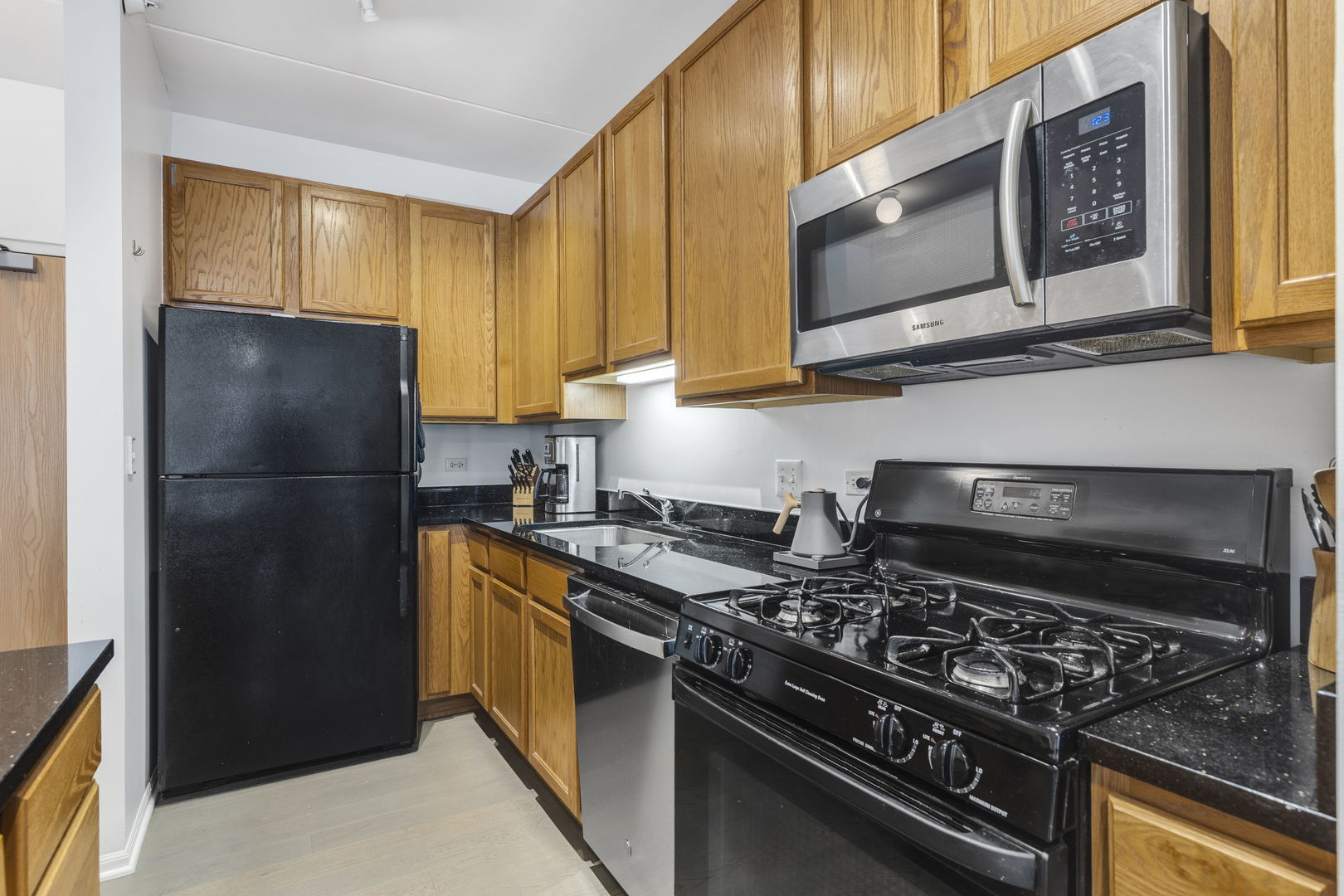 515 Main Street, Unit 308 Evanston, IL 60202 - Photo 4 of 18