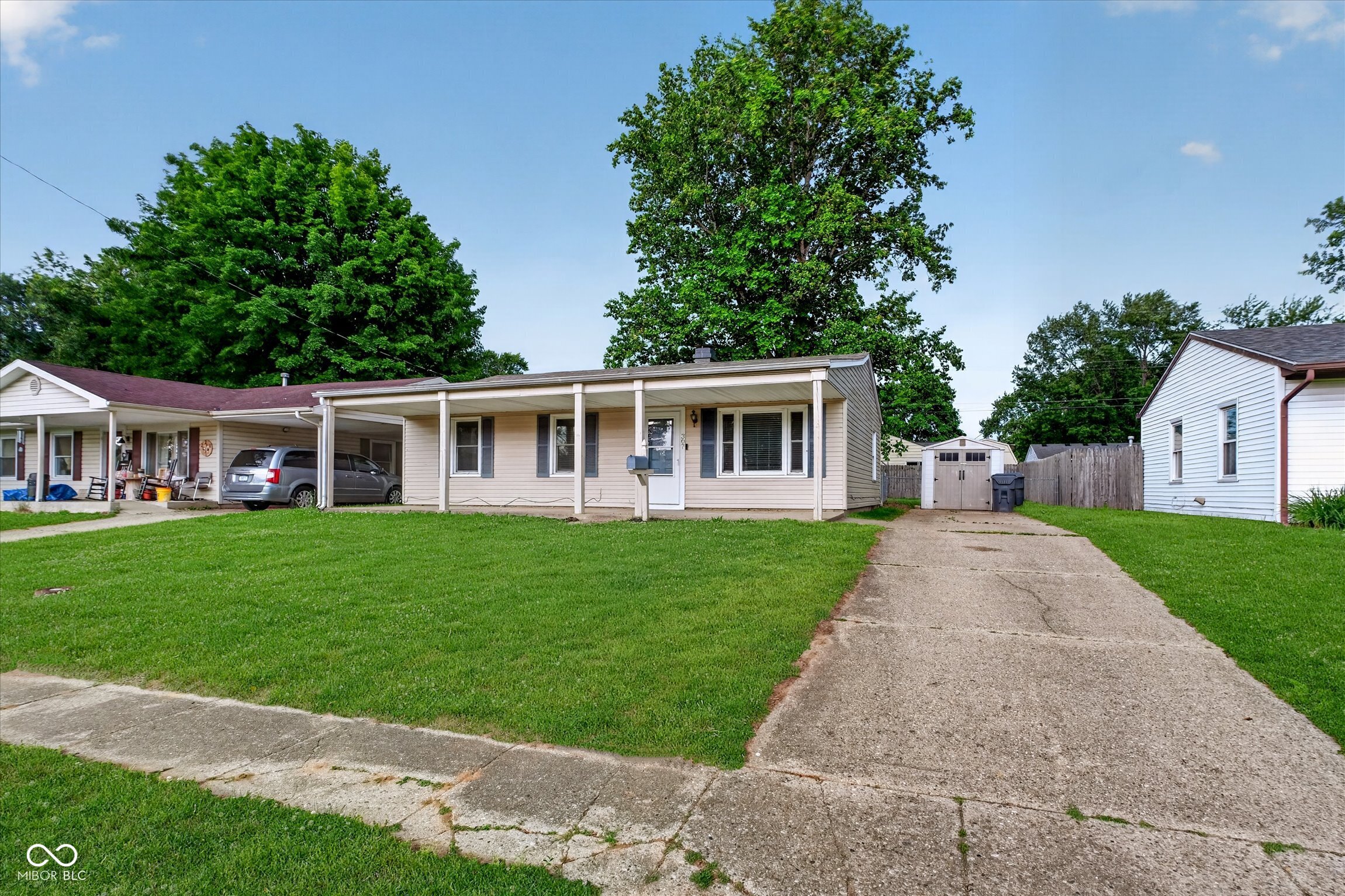 307 Crestview Court Chesterfield, IN 46017 - Photo 2 of 27
