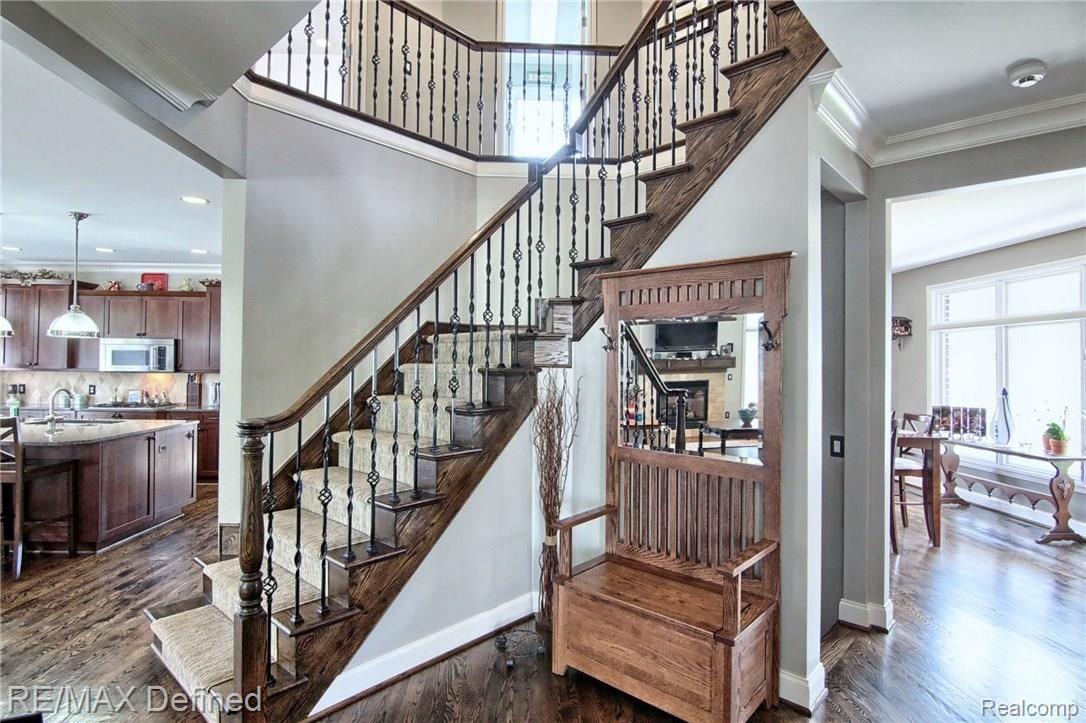 214 South Castell Avenue Rochester, MI 48307 - Photo 12 of 35 Foyer_2nd_View.jpg