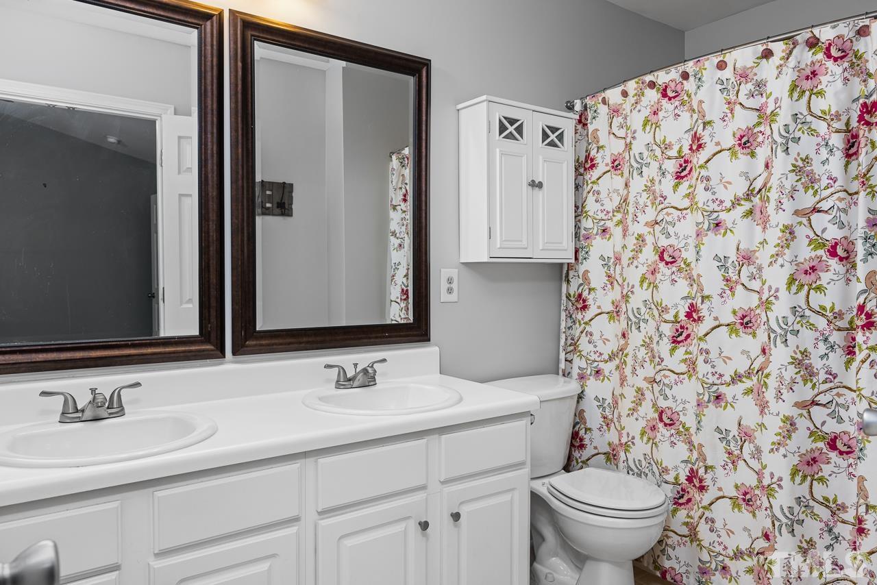 4422 Vienna Crest Drive Raleigh, NC 27613 - Photo 15 of 28 a bathroom with a sink and a mirror