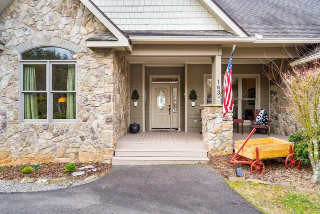 $750,000 | 163 Yellow Maple Lane, Murphy, NC 28906