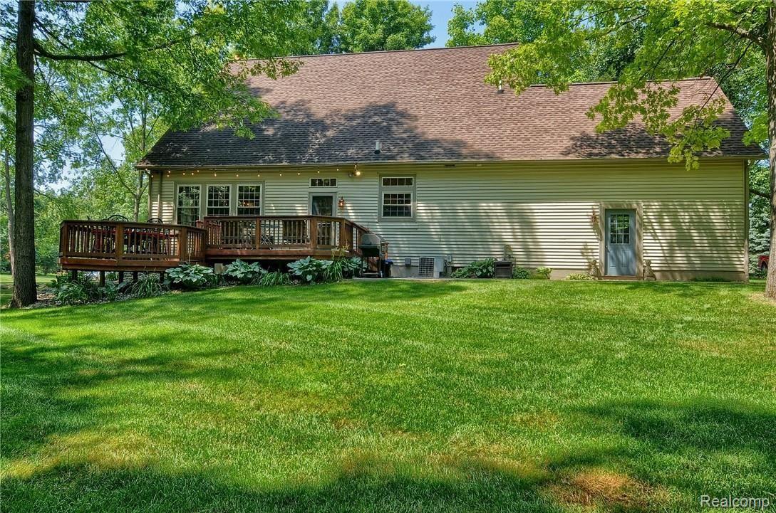 11248 Ridge View Trail Fenton, MI 48430 - Photo 27 of 32 Rear.jpg