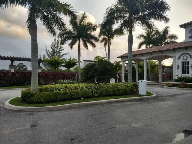 $2,000 | 4182 Napoli Lake Drive, Riviera Beach, FL 33410