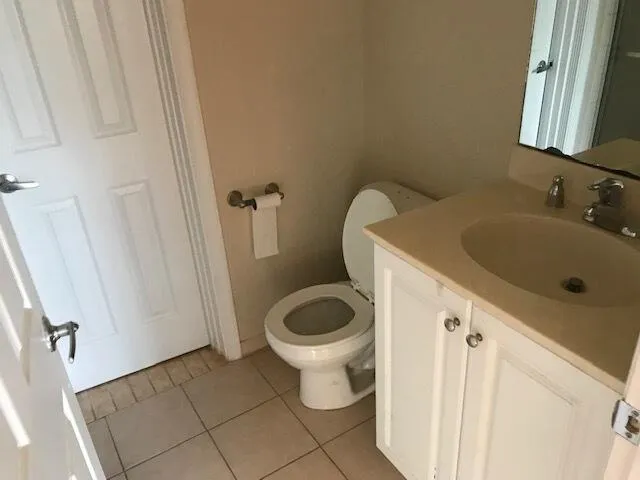 $2,000 | 4182 Napoli Lake Drive, Riviera Beach, FL 33410