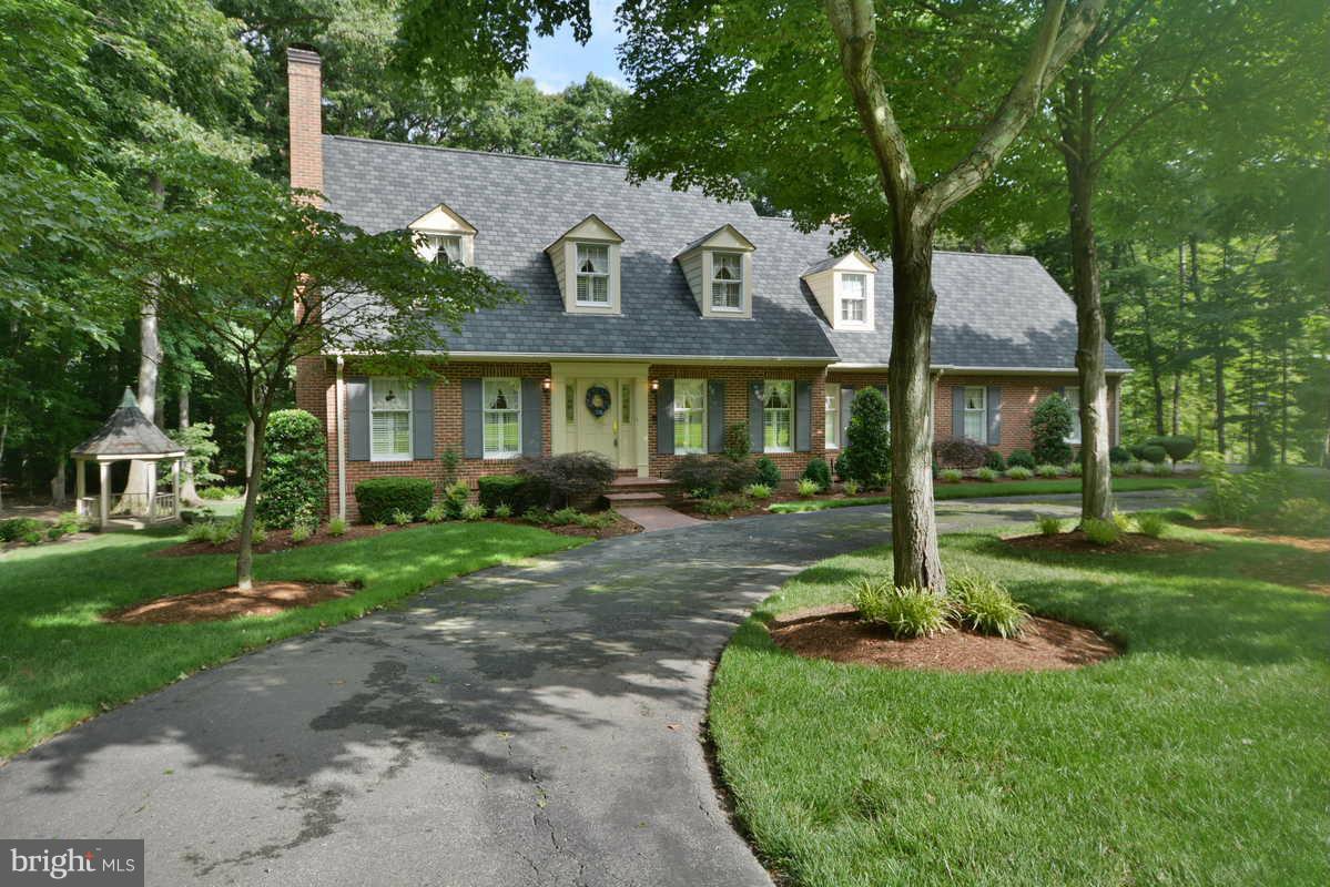 3810 Russell Road Woodbridge, VA 22192 - Photo 1 of 30 Exterior (Front)