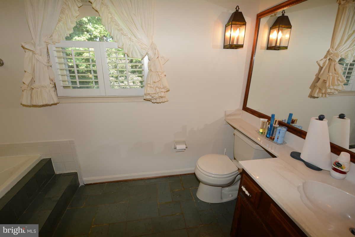 3810 Russell Road Woodbridge, VA 22192 - Photo 15 of 30 Bath (Master)