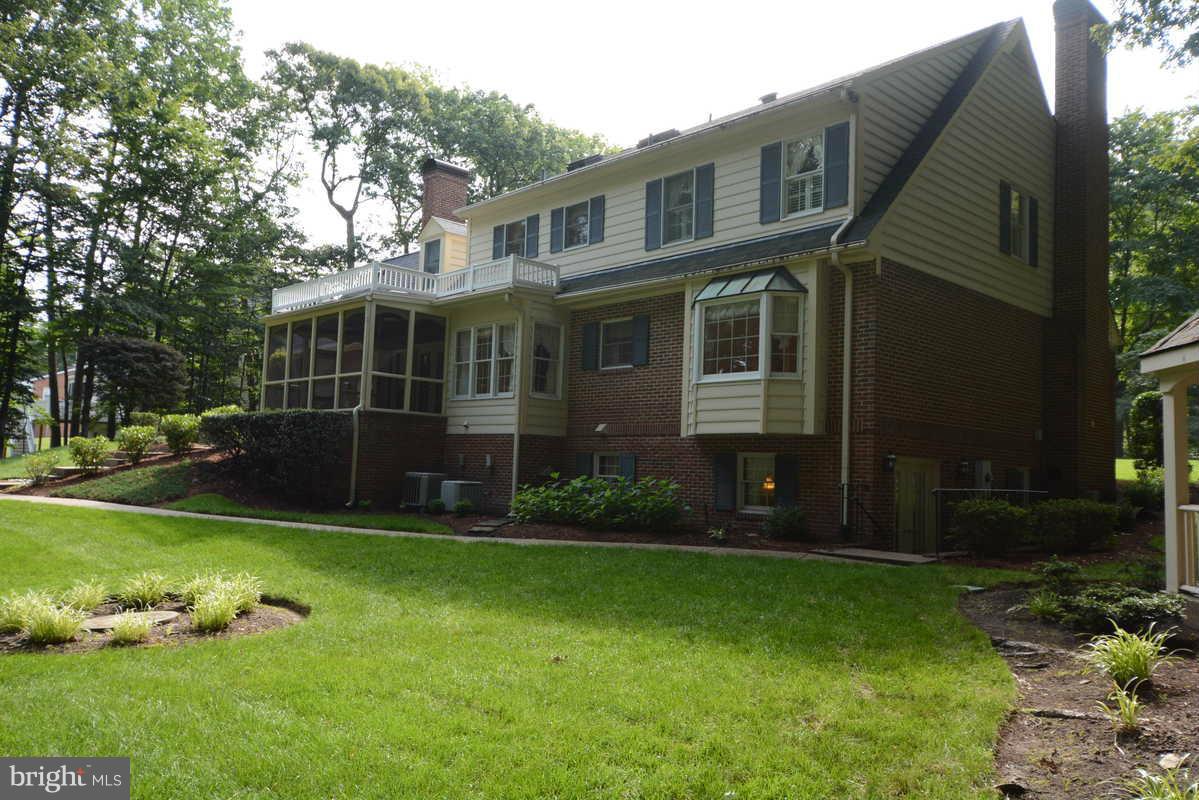 3810 Russell Road Woodbridge, VA 22192 - Photo 27 of 30 Exterior (Rear)