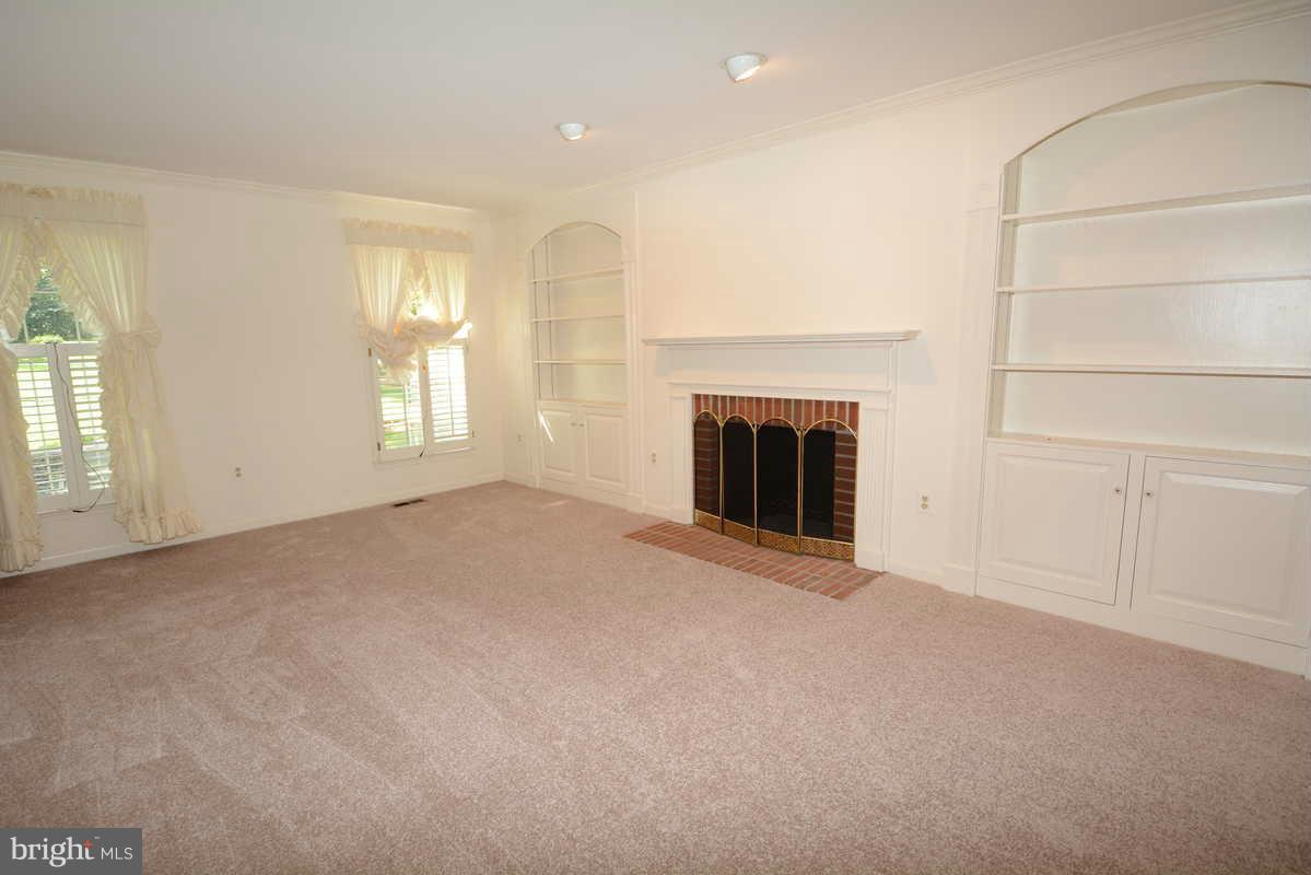 3810 Russell Road Woodbridge, VA 22192 - Photo 4 of 30 Family Room
