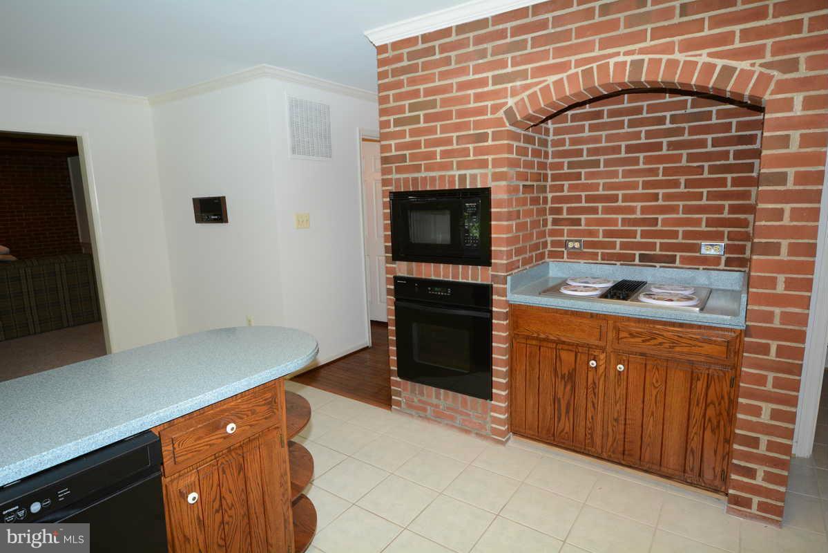 3810 Russell Road Woodbridge, VA 22192 - Photo 6 of 30 Kitchen