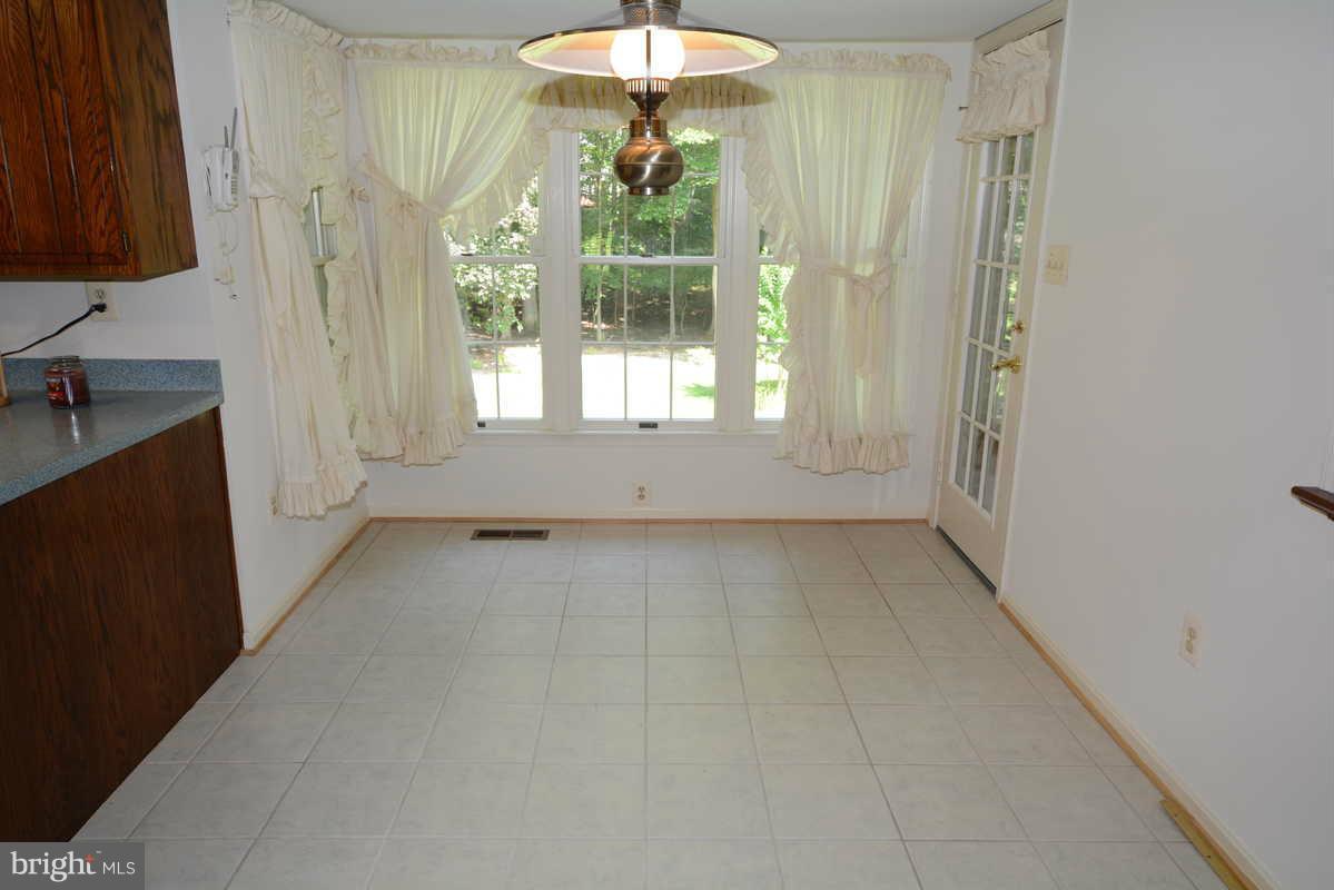 3810 Russell Road Woodbridge, VA 22192 - Photo 8 of 30 Breakfast Area