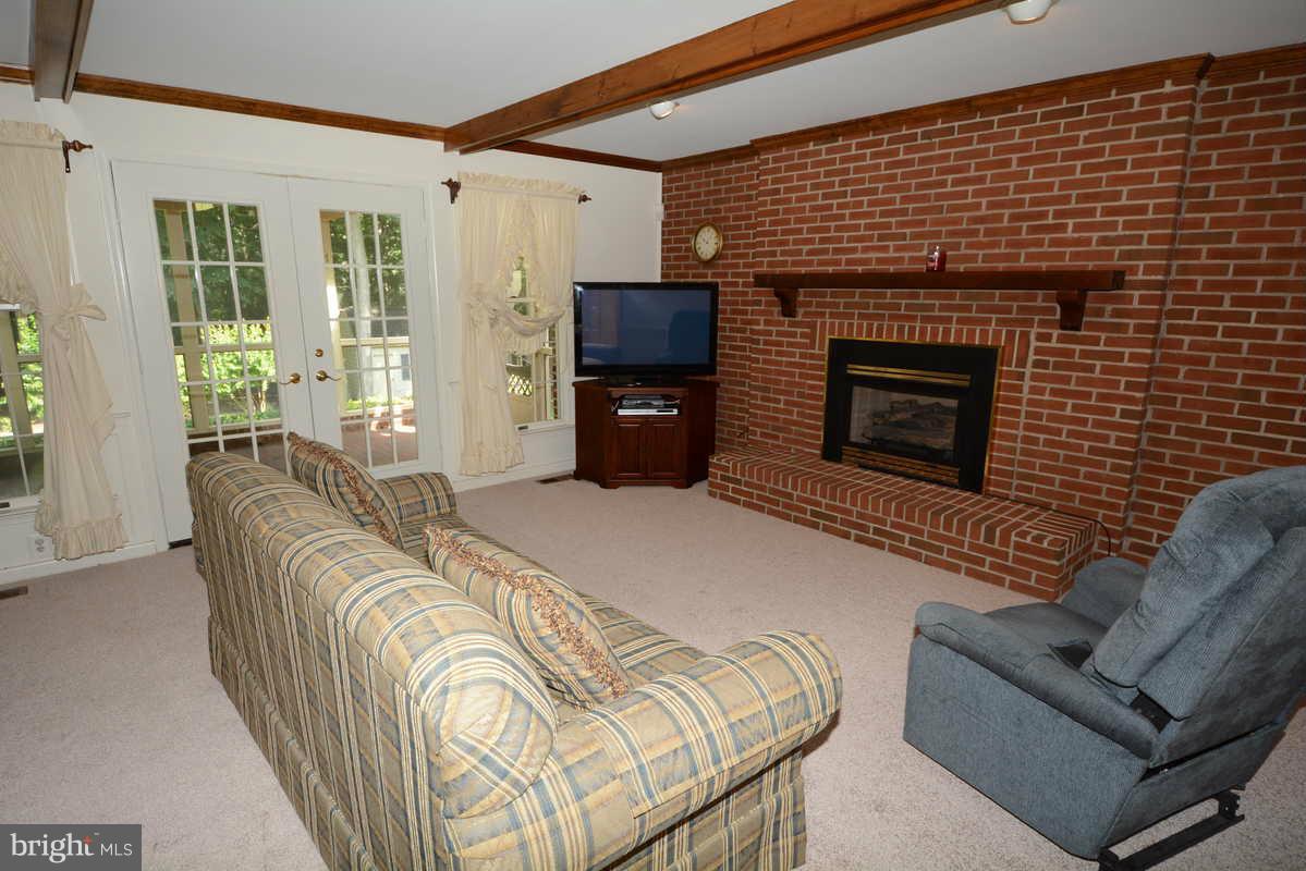 3810 Russell Road Woodbridge, VA 22192 - Photo 9 of 30 Family Room