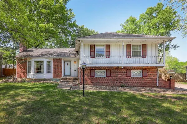 $349,900 | 406 West 109th Street, Kansas City, MO 64114