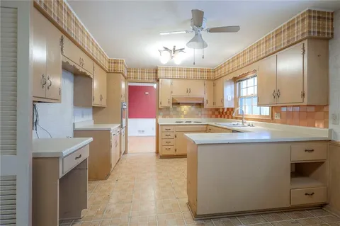 $349,900 | 406 West 109th Street, Kansas City, MO 64114