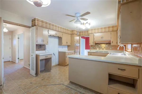 $349,900 | 406 West 109th Street, Kansas City, MO 64114
