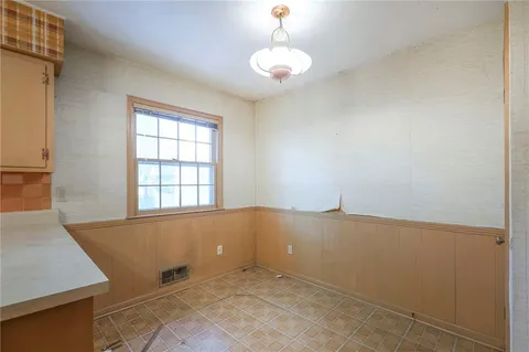 $349,900 | 406 West 109th Street, Kansas City, MO 64114
