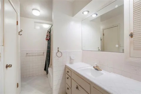 $349,900 | 406 West 109th Street, Kansas City, MO 64114