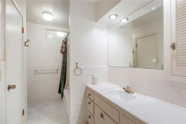 $349,900 | 406 West 109th Street, Kansas City, MO 64114