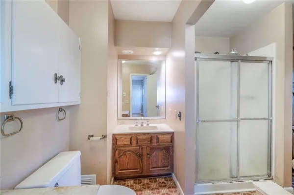 $349,900 | 406 West 109th Street, Kansas City, MO 64114