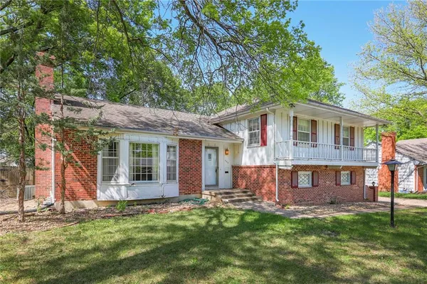 $349,900 | 406 West 109th Street, Kansas City, MO 64114