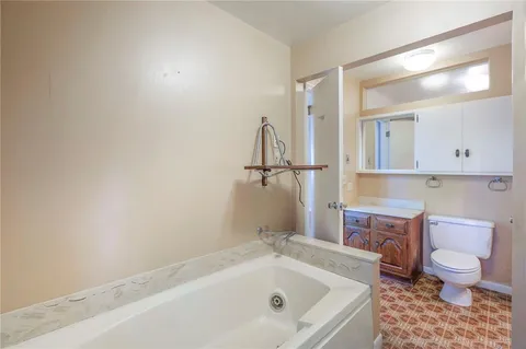 $349,900 | 406 West 109th Street, Kansas City, MO 64114