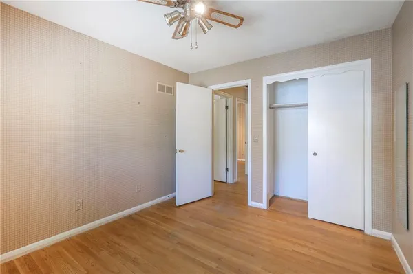 $349,900 | 406 West 109th Street, Kansas City, MO 64114