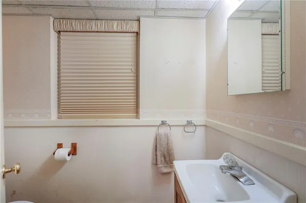 $349,900 | 406 West 109th Street, Kansas City, MO 64114
