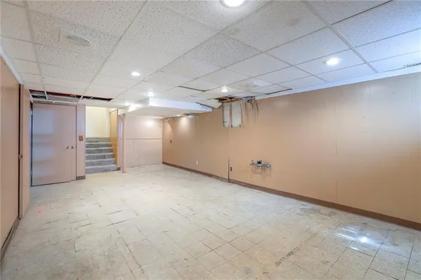 $349,900 | 406 West 109th Street, Kansas City, MO 64114