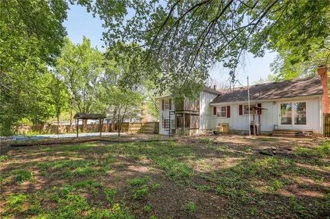 $349,900 | 406 West 109th Street, Kansas City, MO 64114