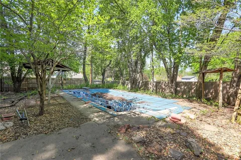 $349,900 | 406 West 109th Street, Kansas City, MO 64114