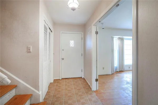 $349,900 | 406 West 109th Street, Kansas City, MO 64114