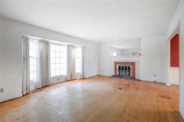 $349,900 | 406 West 109th Street, Kansas City, MO 64114