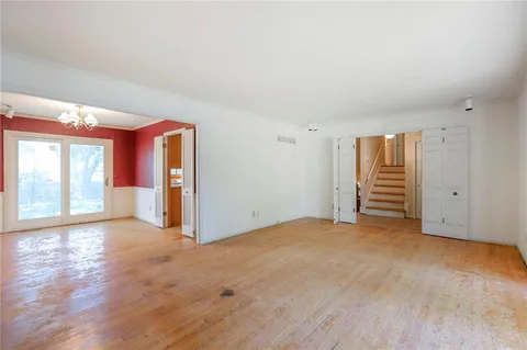 $349,900 | 406 West 109th Street, Kansas City, MO 64114