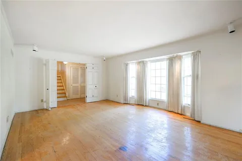 $349,900 | 406 West 109th Street, Kansas City, MO 64114