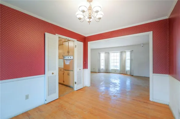 $349,900 | 406 West 109th Street, Kansas City, MO 64114