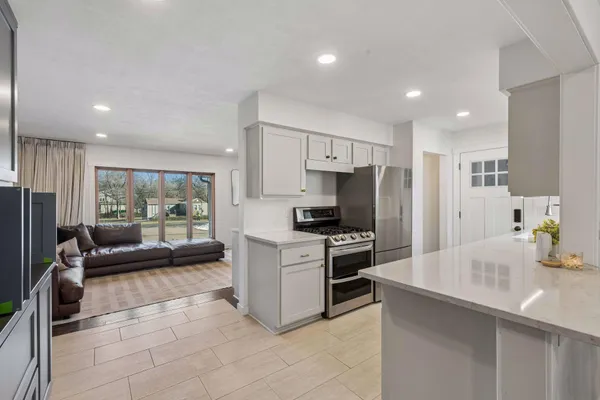 $550,000 | 25835 Wildrose Lane, Excelsior, MN 55331