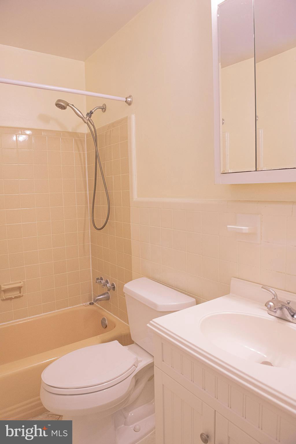 5232 Oldcastle Lane Springfield, VA 22151 - Photo 11 of 23 MASTER BATH