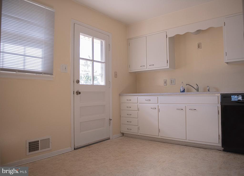 5232 Oldcastle Lane Springfield, VA 22151 - Photo 15 of 23 KITCHEN ANGLE-1