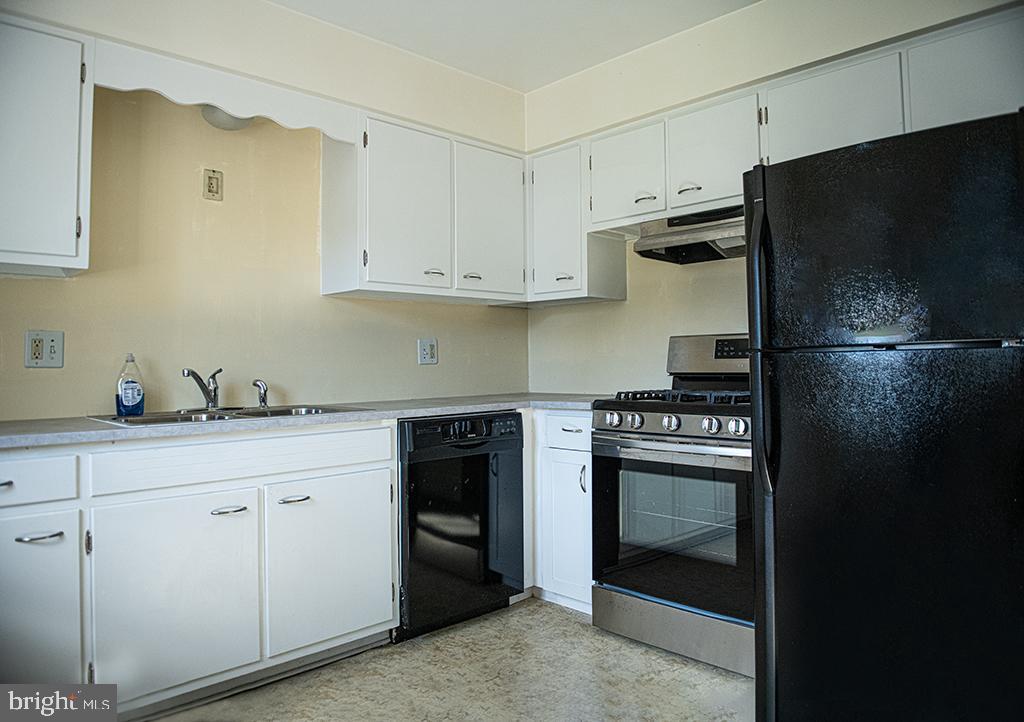 5232 Oldcastle Lane Springfield, VA 22151 - Photo 16 of 23 KITCHEN ANGLE-2