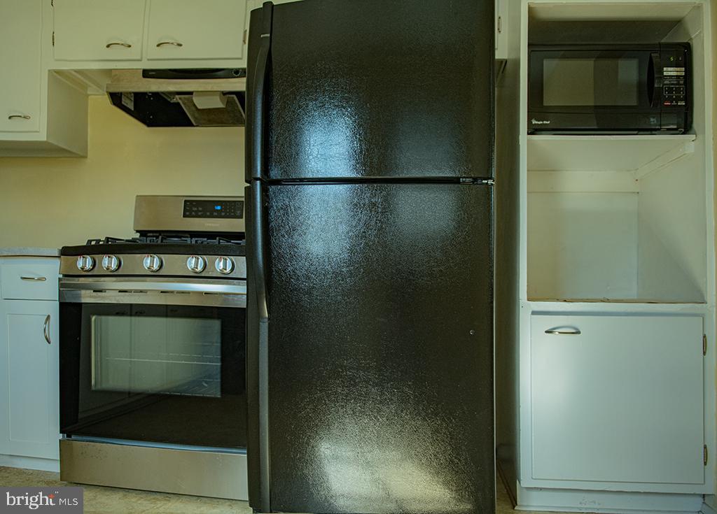 5232 Oldcastle Lane Springfield, VA 22151 - Photo 17 of 23 KITCHEN ANGLE-3