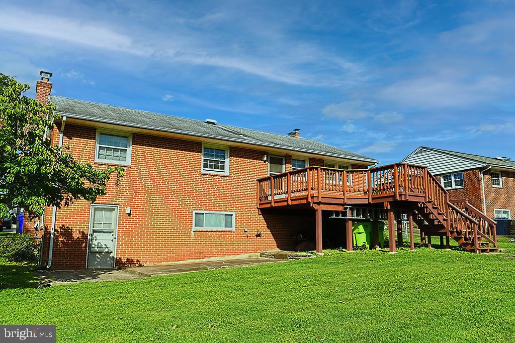 5232 Oldcastle Lane Springfield, VA 22151 - Photo 2 of 23 BACK HOUSE