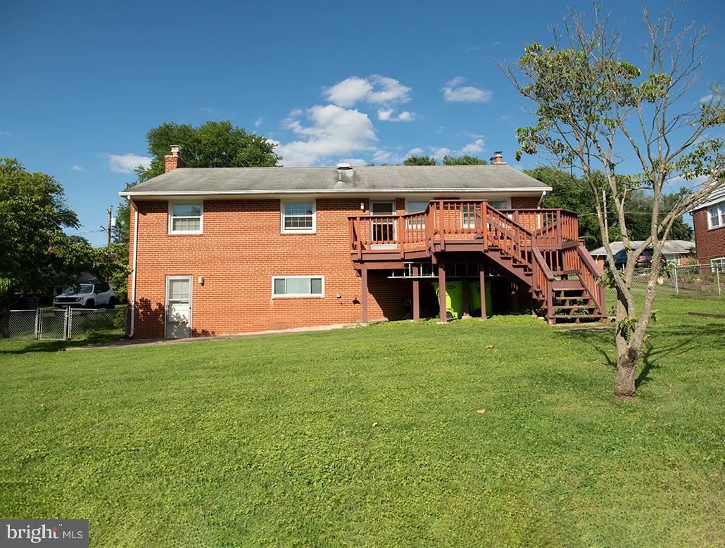 5232 Oldcastle Lane Springfield, VA 22151 - Photo 4 of 23 BACKYARDS