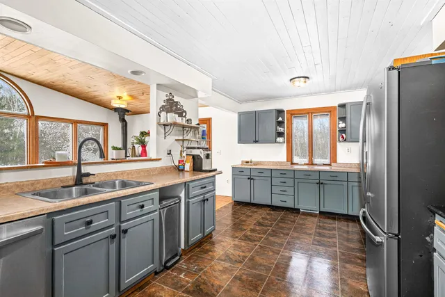 $595,000 | 3325 Strand Road, Duluth, MN 55803